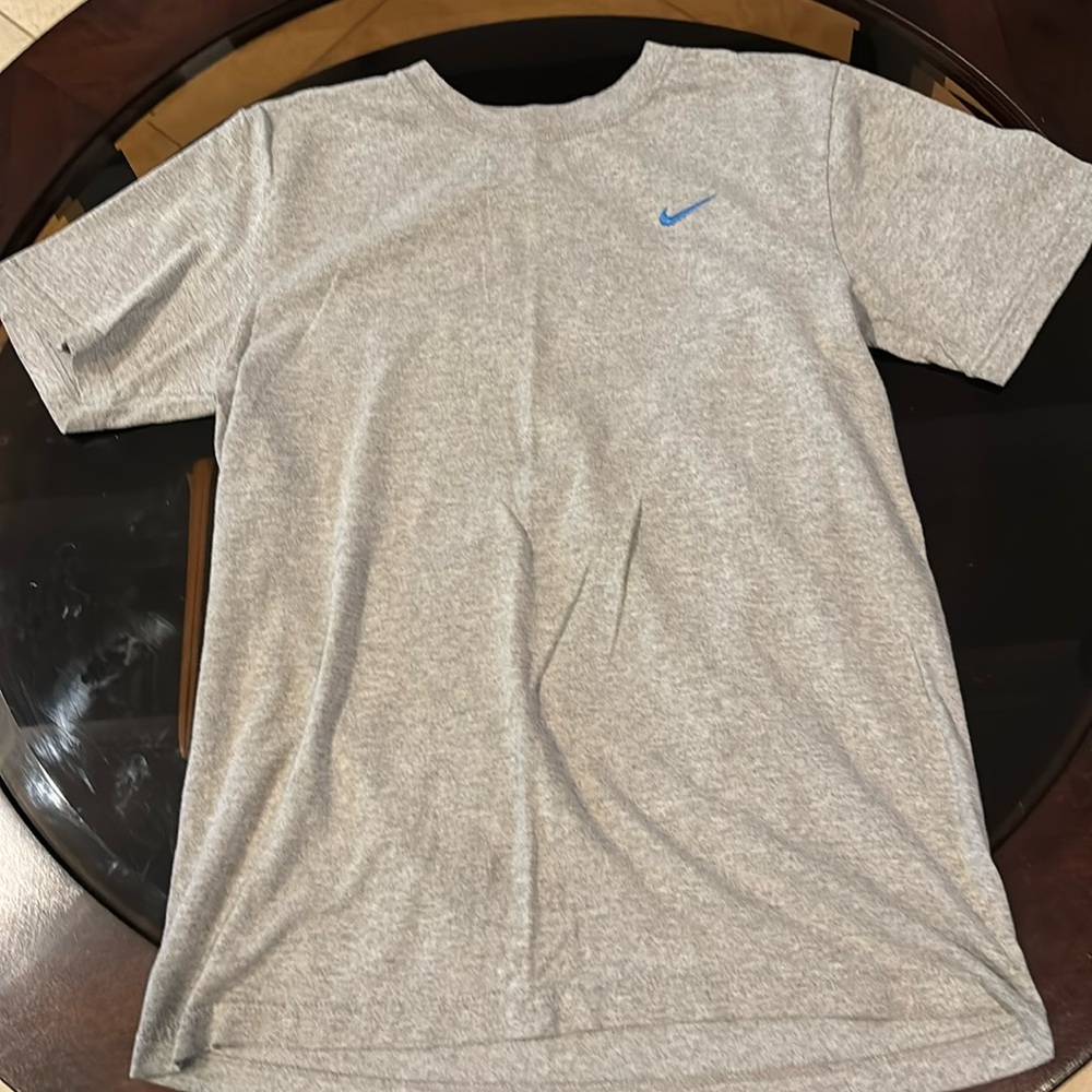 Nike standard fit mens S shirt